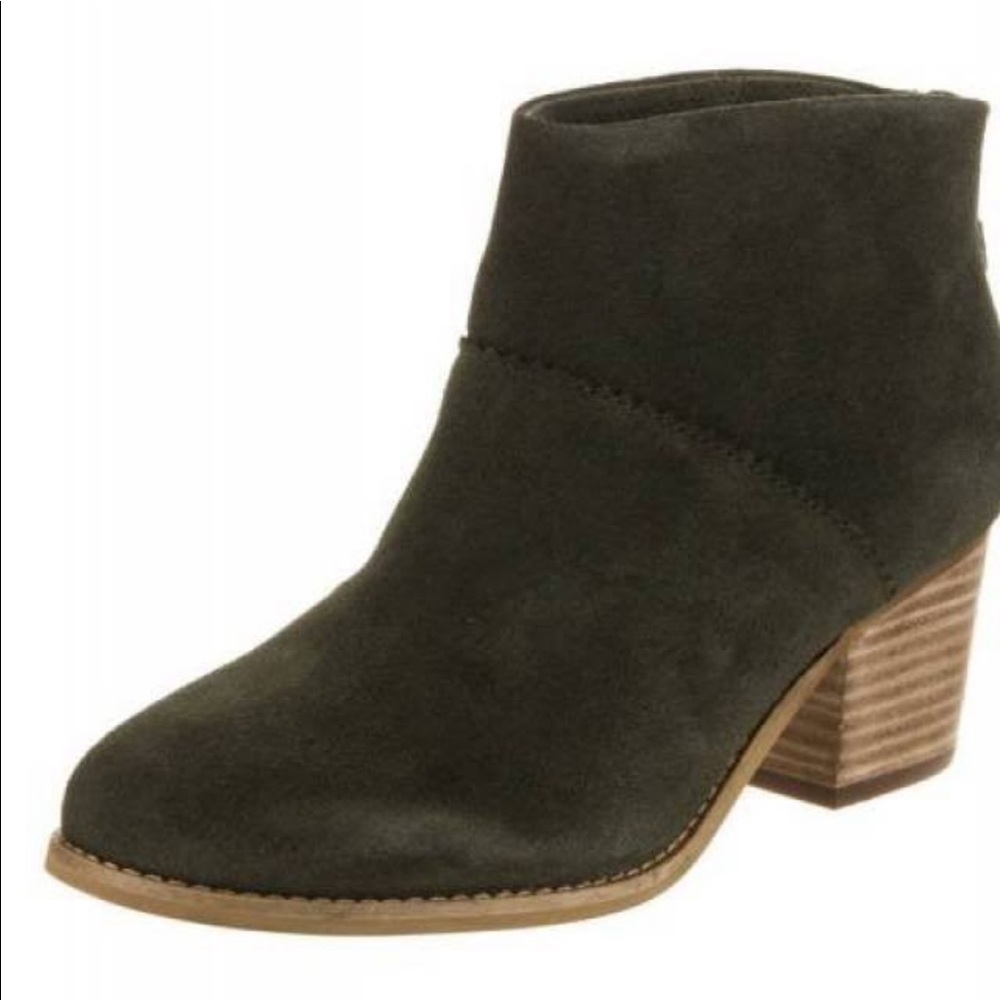Toms women’s Leila ankle bootie olive suede size 6